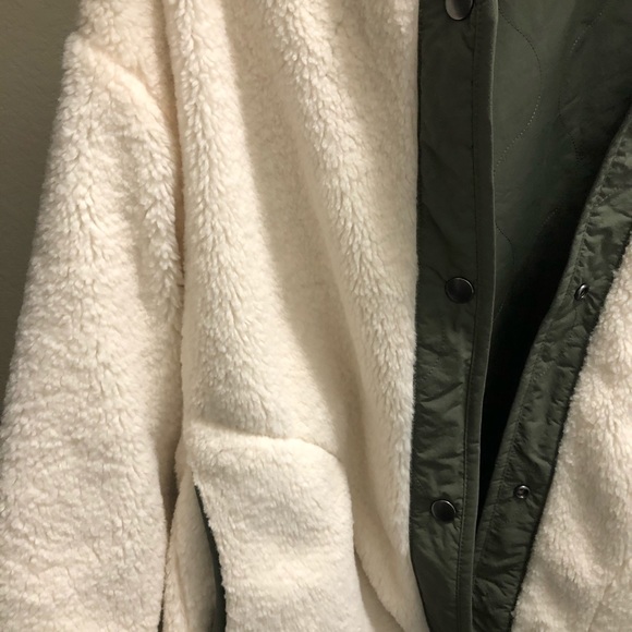 Reversible Uniqlo Green & Faux Teddy Puffy Jacket - Picture 6 of 9